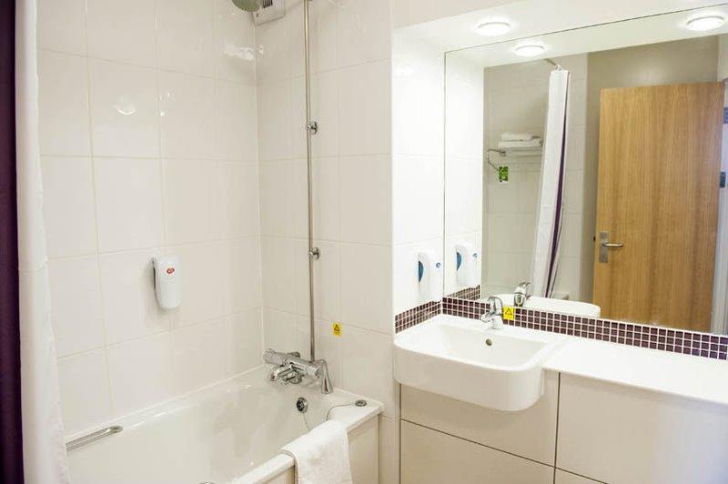 Premier Inn Milton Keynes Central Ngoại thất bức ảnh